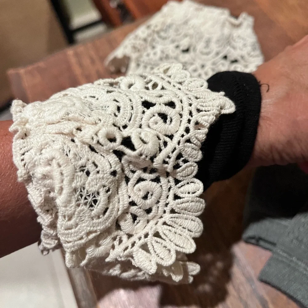 Versatile Knit/Lace Cuffs‎